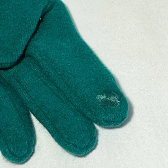 Pretty Persuasion Green Touch Screen Gloves - Picture 2 of 7